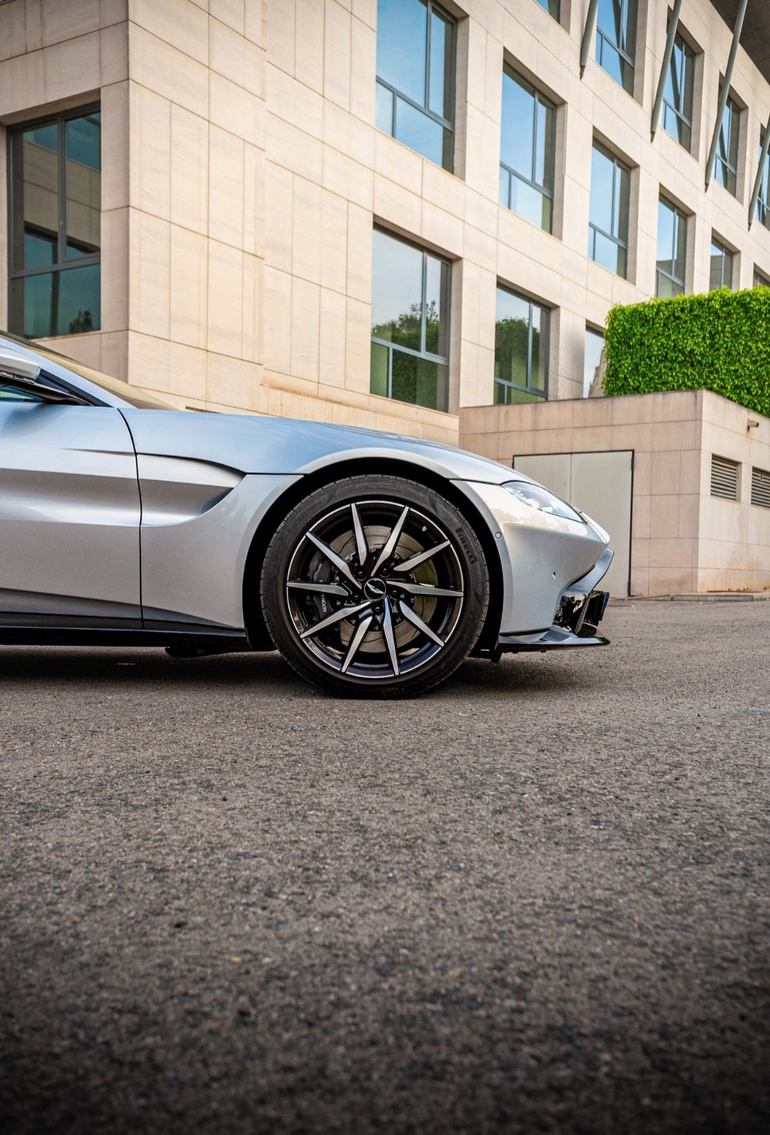 Aston Martin Vantage V8 - imagen 2