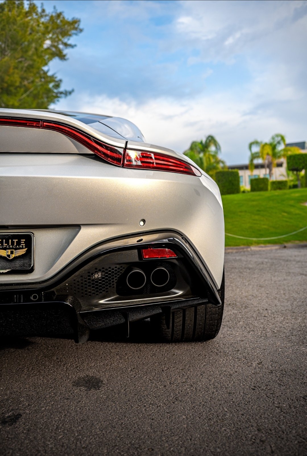 Aston Martin Vantage V8 - imagen 4