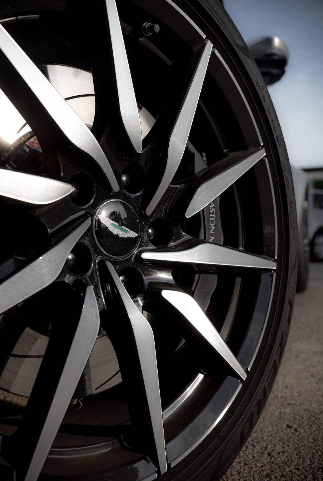 Aston Martin Vantage V8 - imagen 8