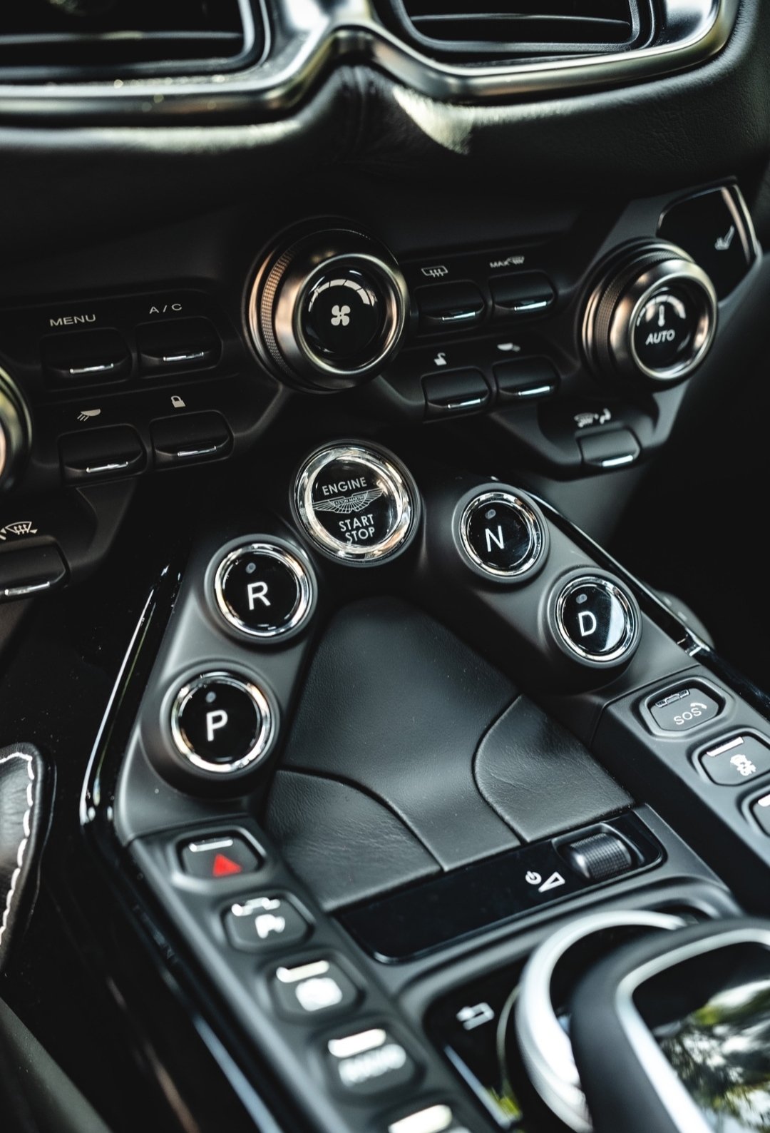 Aston Martin Vantage V8 - imagen 6