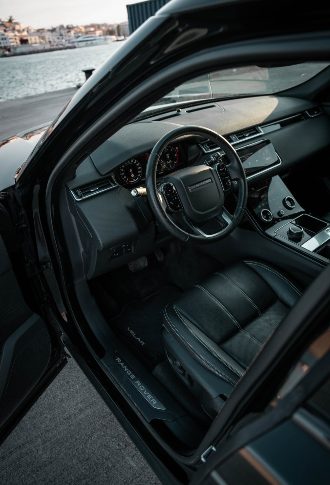 Range Rover Velar Full Black - imagen 4