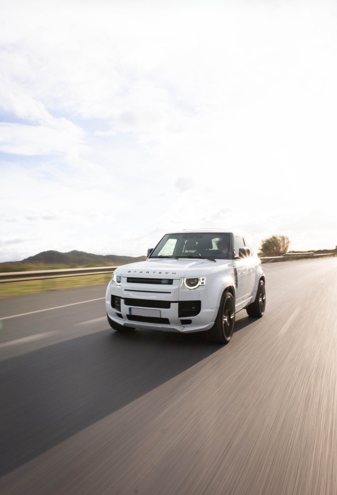 Alquiler Land Rover Defender 110 STARTECH Edition con NEGOCARS