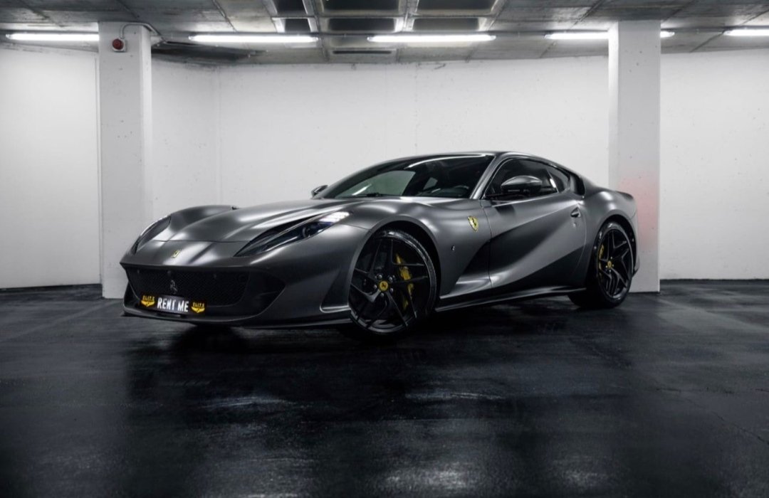 Alquiler Ferrari 812 Superfast con NEGOCARS