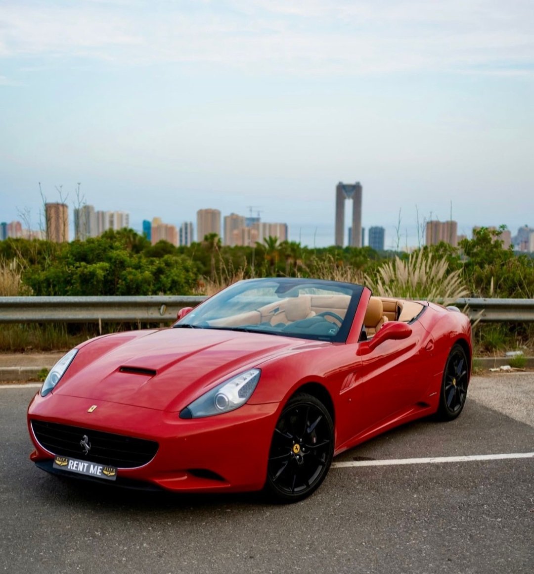 Alquiler Ferrari California con NEGOCARS